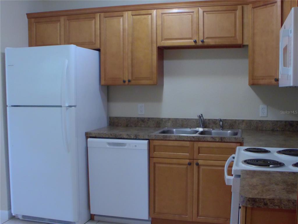 1112 E WINNEMISSETT AVENUE, DELAND, FL — photo 5 of 12