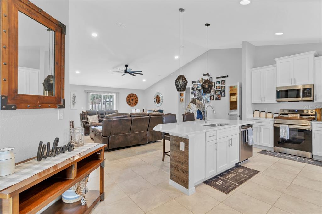 1083 SNIVELY CIRCLE, LAKE HAMILTON, FL — photo 4 of 30