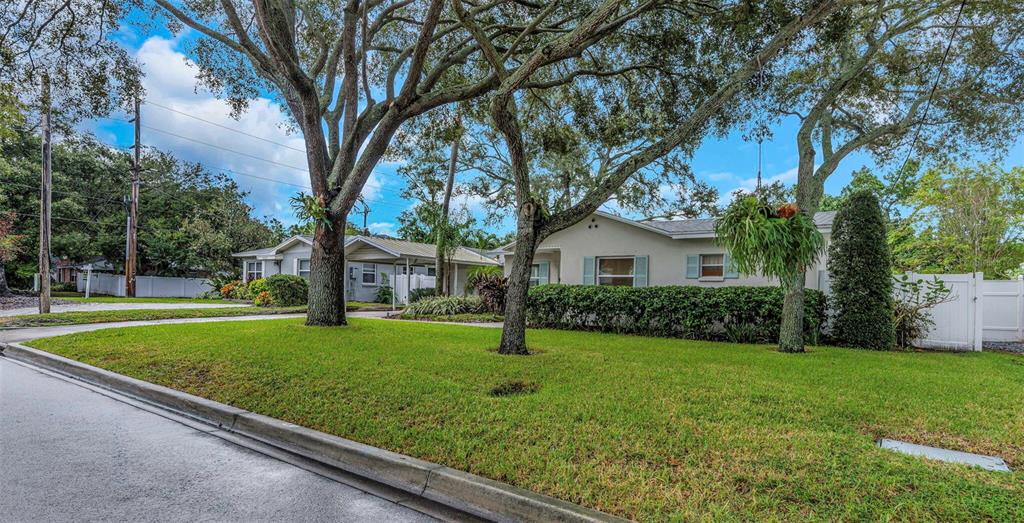 4204 W PALMIRA AVENUE, TAMPA, FL — photo 2 of 30