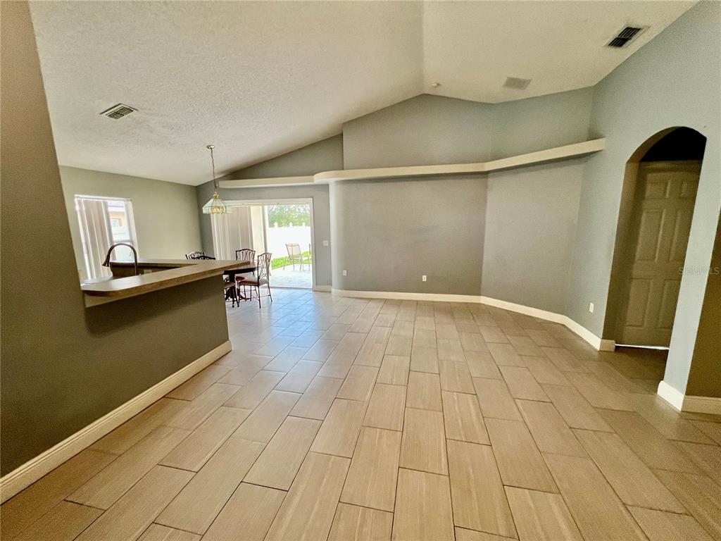 218 ROYAL RIDGE DRIVE, DAVENPORT, FL — photo 4 of 30