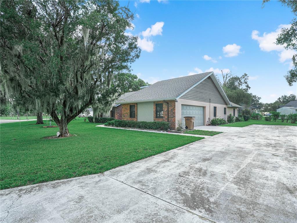 711 OAK FOREST, WAUCHULA, FL — photo 2 of 27