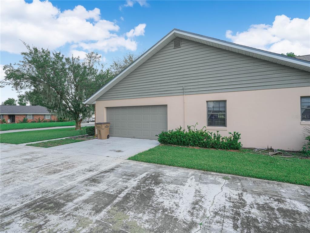 711 OAK FOREST, WAUCHULA, FL — photo 5 of 27