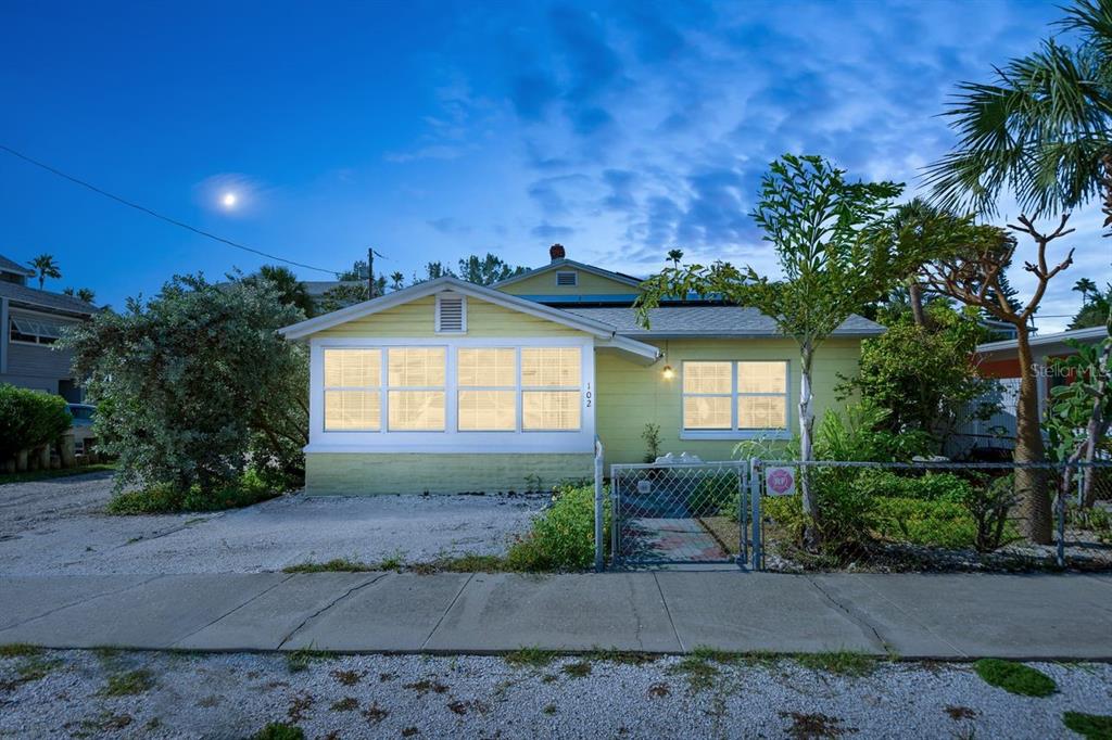 102 11TH AVENUE, ST PETE BEACH, FL — photo 4 of 30