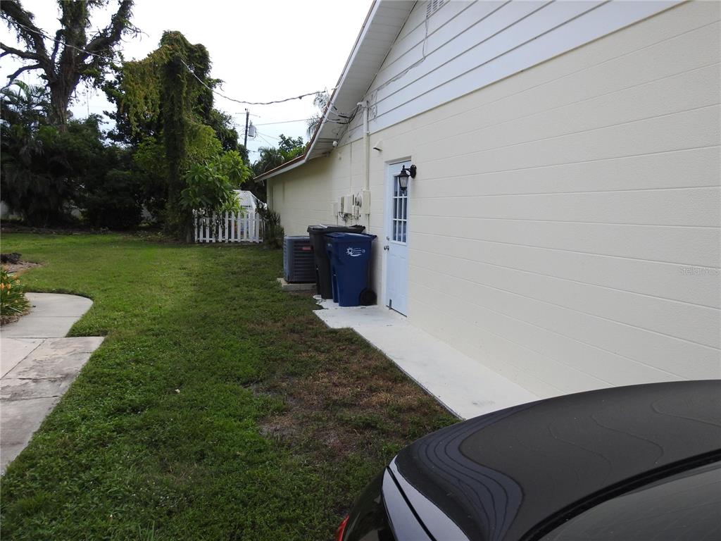 7611 SENRAB DRIVE, BRADENTON, FL — photo 5 of 30