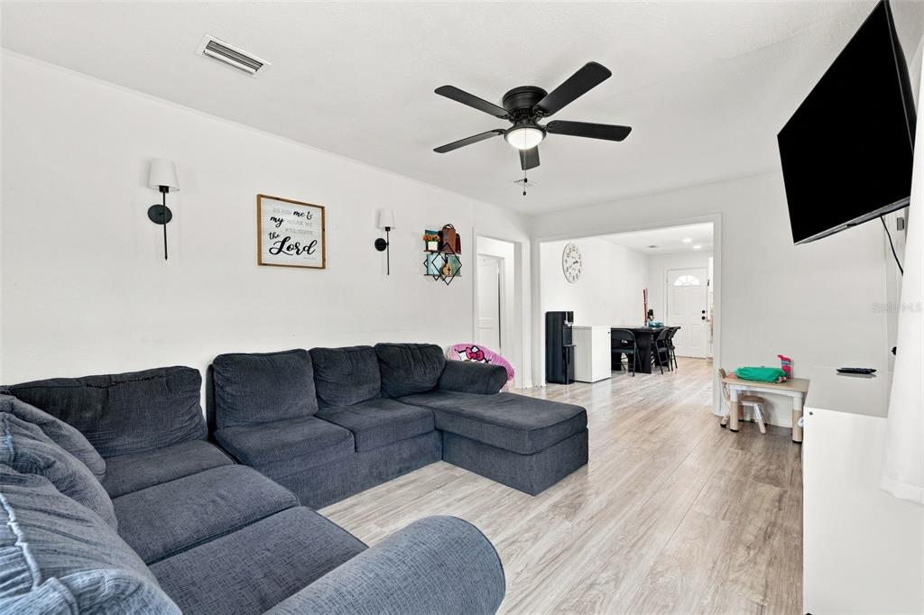 807 E ORCHID AVENUE, TAMPA, FL — photo 5 of 27