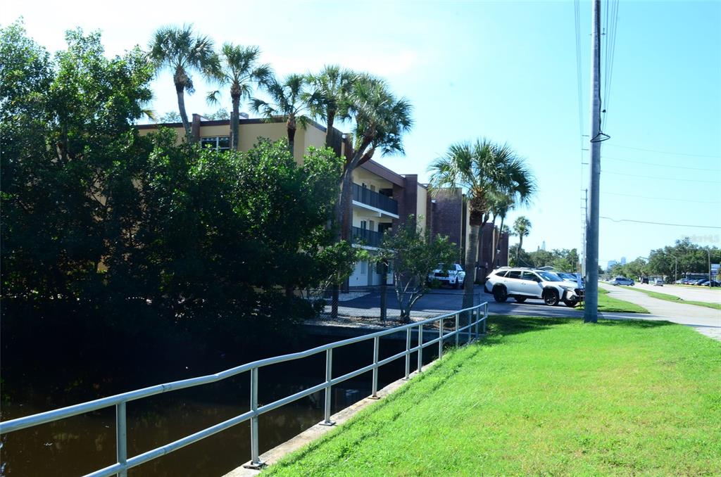 4435 1ST STREET NE UNIT 111, ST PETERSBURG, FL — photo 4 of 30