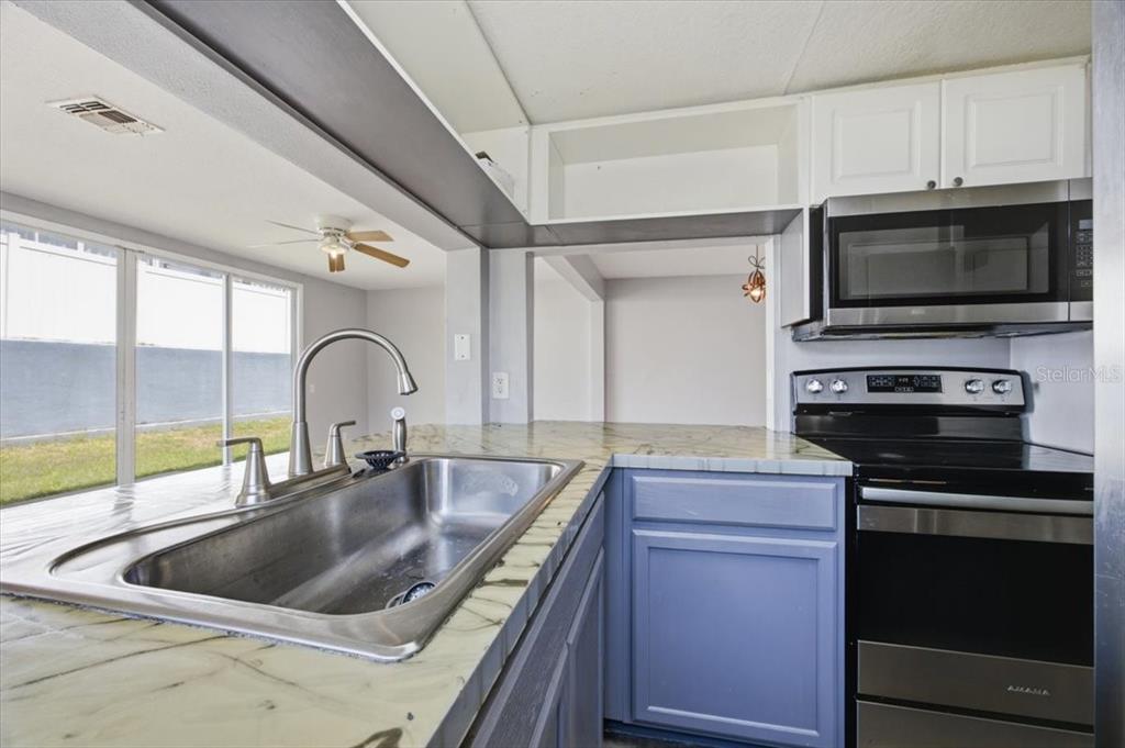 102 MANGO DRIVE UNIT Main, DAVENPORT, FL — photo 5 of 30