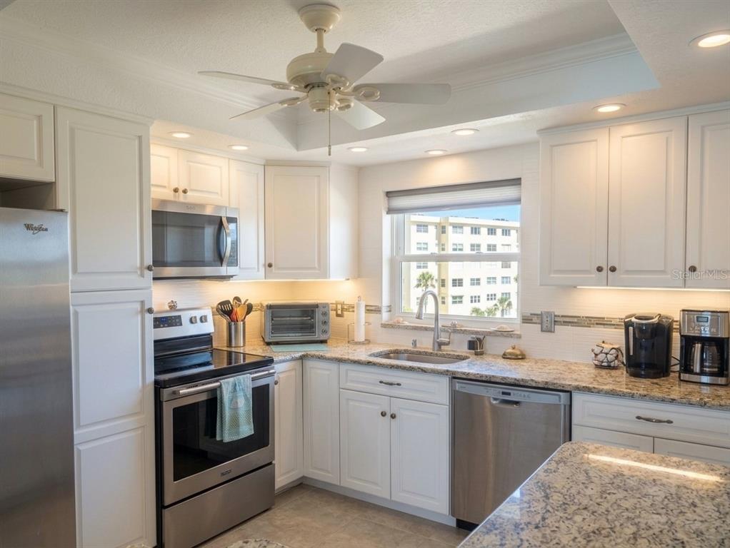 4725 COVE CIRCLE APT 609, ST PETERSBURG, FL — photo 3 of 37