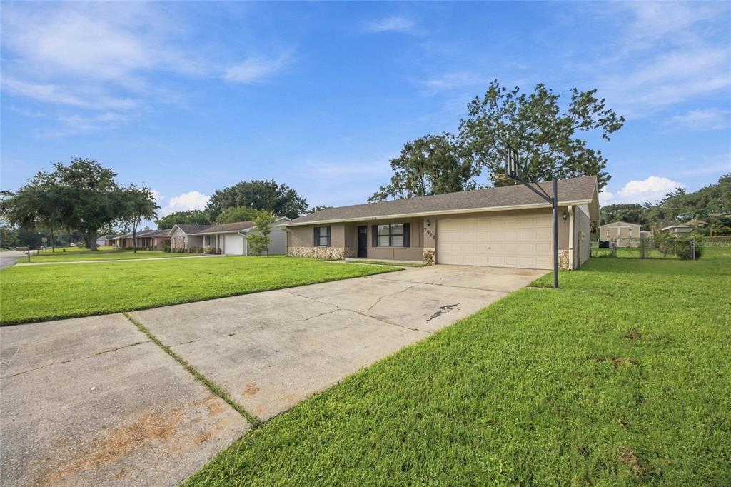 7021 SHEFFIELD DRIVE, LAKELAND, FL — photo 2 of 36