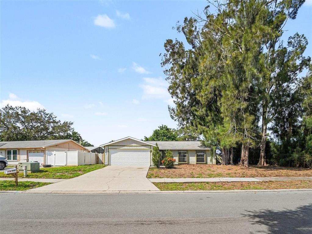 6607 36TH AVENUE DRIVE W, BRADENTON, FL — photo 2 of 16