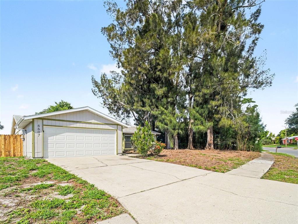 6607 36TH AVENUE DRIVE W, BRADENTON, FL — photo 3 of 16