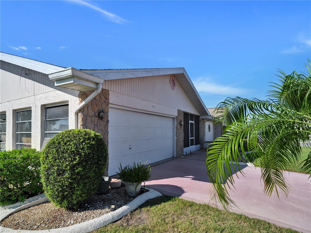 202 CACTUSFLOWER LANE, SUN CITY CENTER, FL — photo 3 of 30
