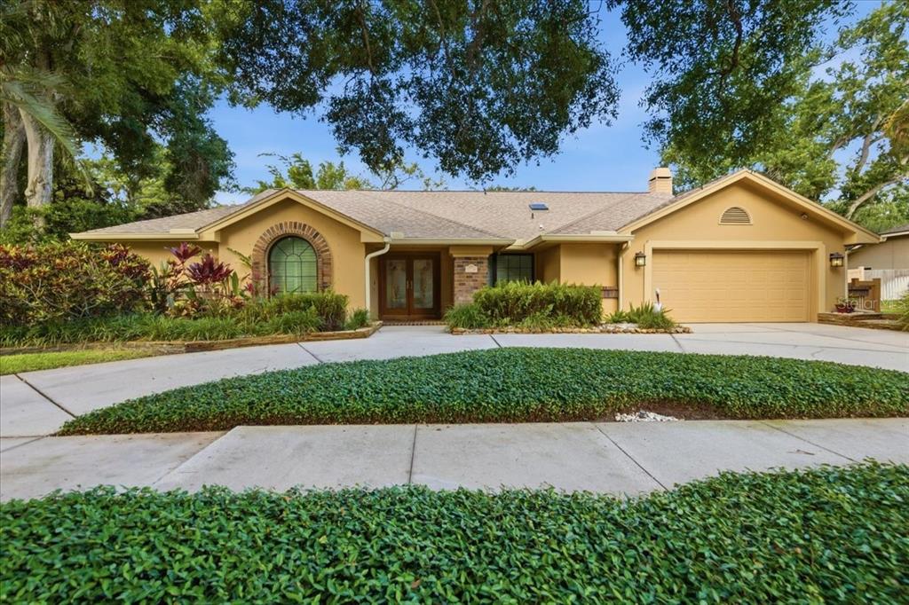 2716 COUNTRY WOODS LANE
