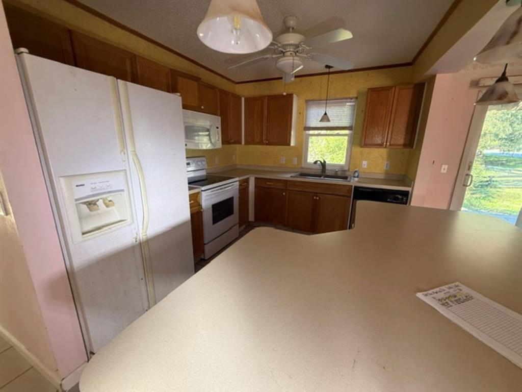 524 SAN MARINO DRIVE, LADY LAKE, FL — photo 5 of 11