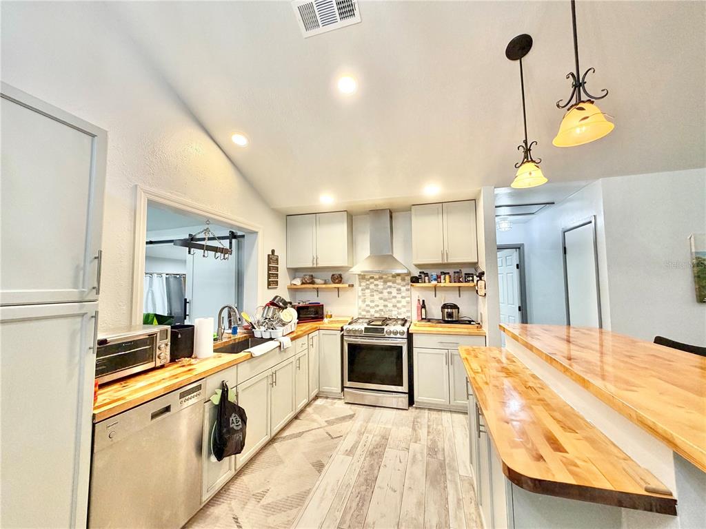 2535 NW 49TH PLACE, GAINESVILLE, FL — photo 3 of 30