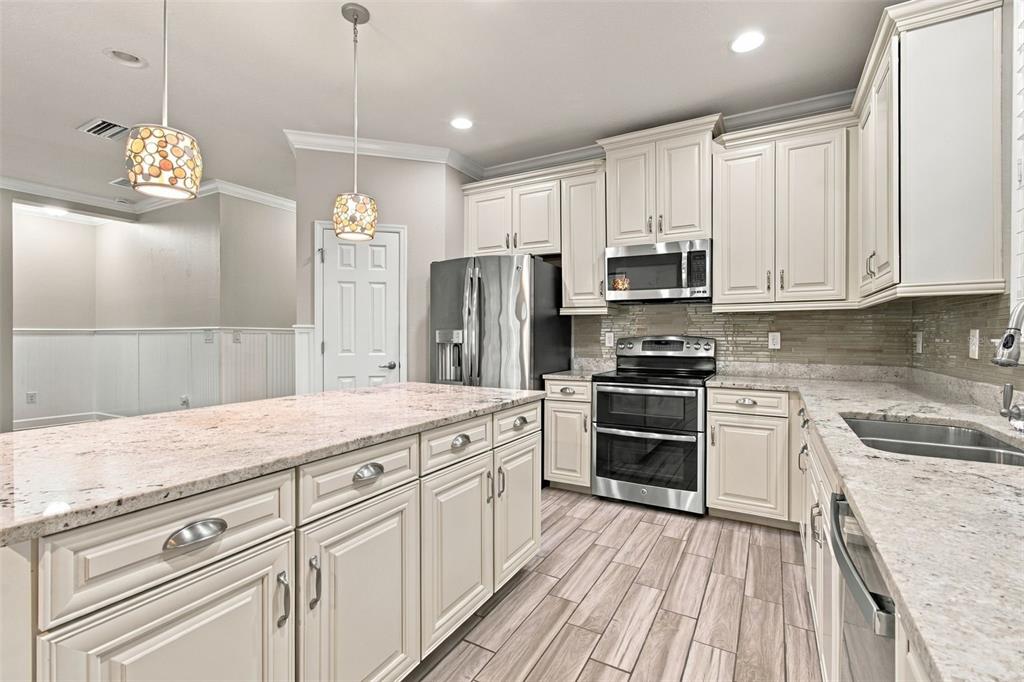 8021 WHITETAIL DEER WAY, TAMPA, FL — photo 2 of 30