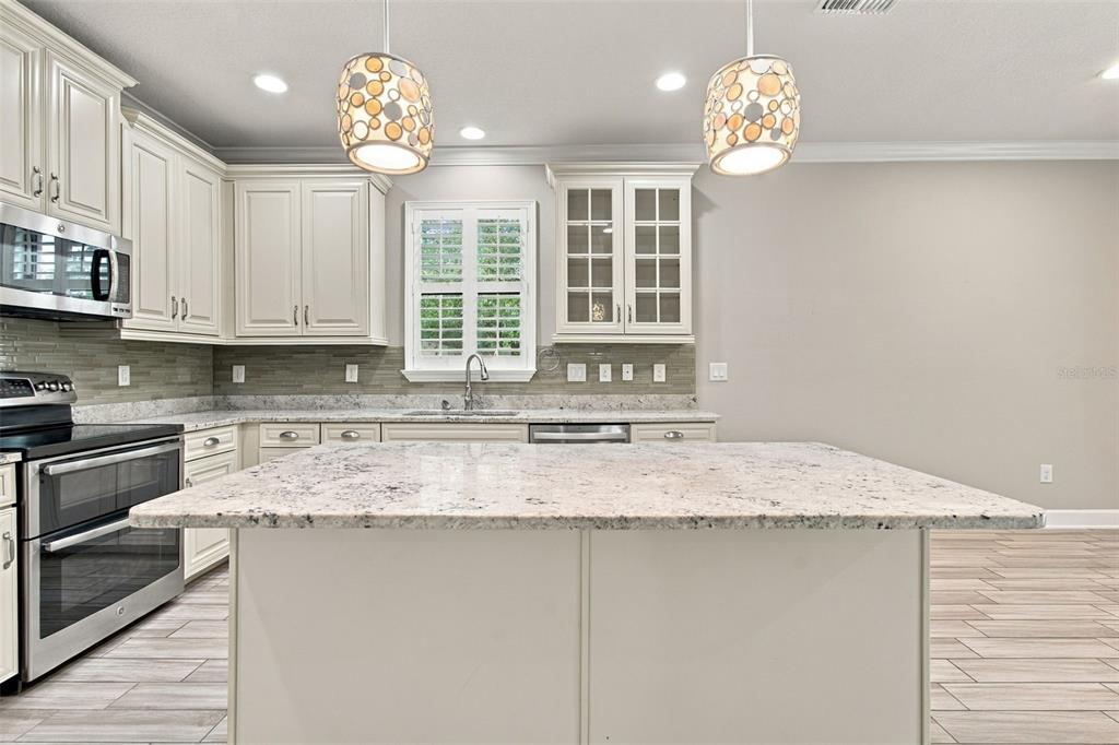 8021 WHITETAIL DEER WAY, TAMPA, FL — photo 3 of 30