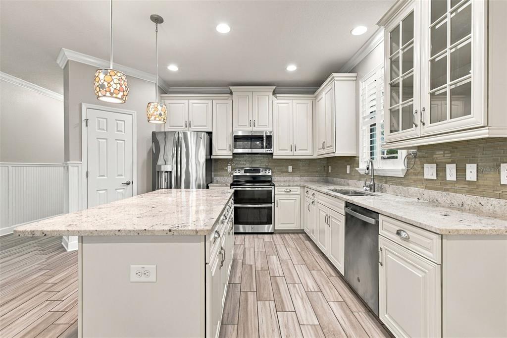 8021 WHITETAIL DEER WAY, TAMPA, FL — photo 4 of 30