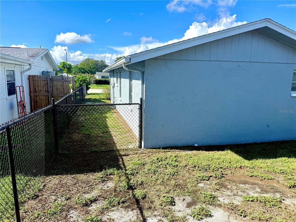 7625 EMBASSY BOULEVARD, PORT RICHEY, FL — photo 5 of 22