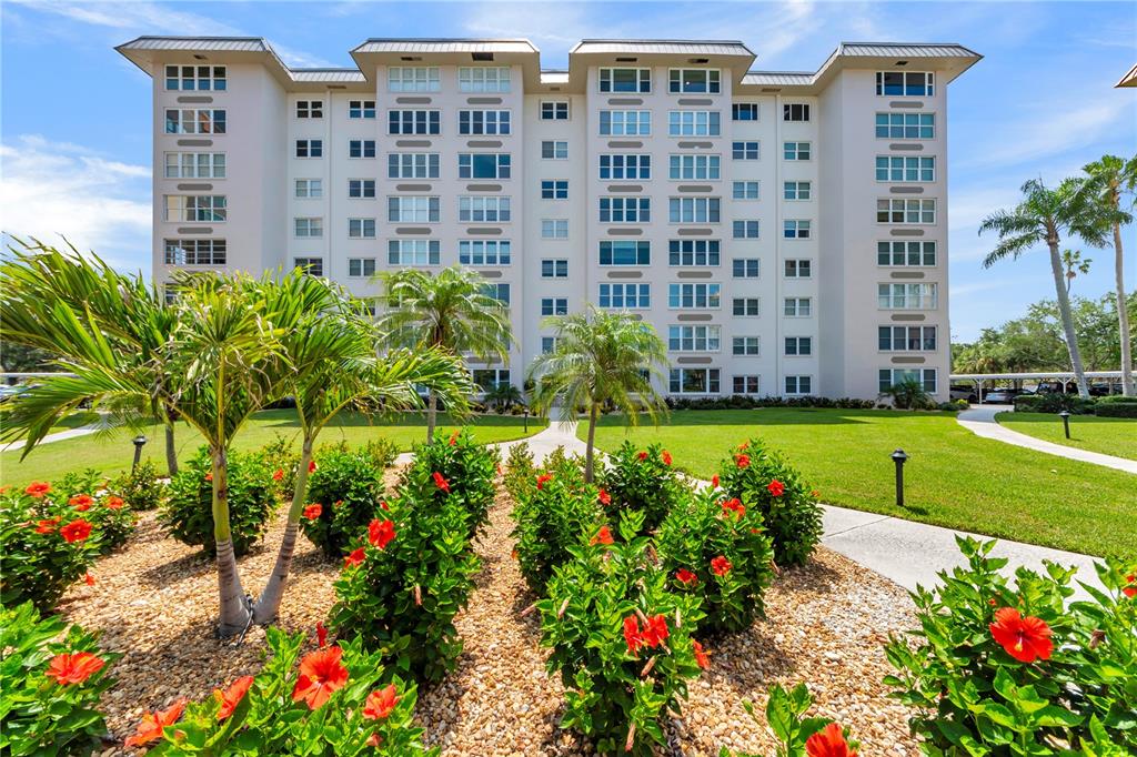 622 EDGEWATER DRIVE UNIT 823