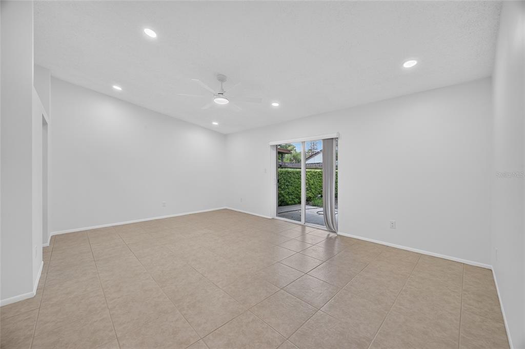 102 EDGEWATER CIRCLE, SANFORD, FL — photo 3 of 18