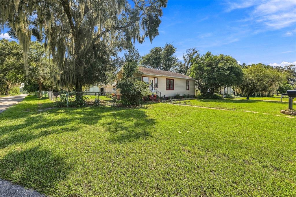 614 W PENNSYLVANIA AVENUE, DELAND, FL — photo 3 of 17