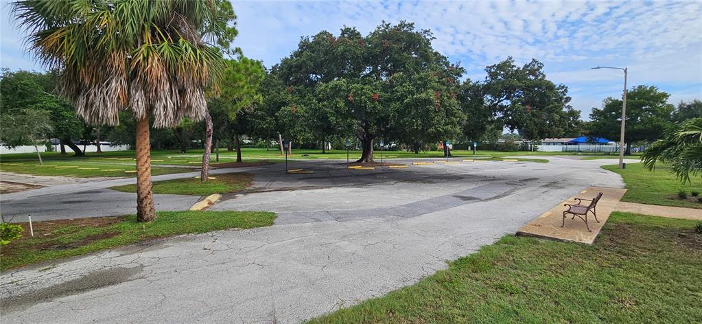 11501 WALKER AVENUE, SEMINOLE, FL — photo 2 of 10