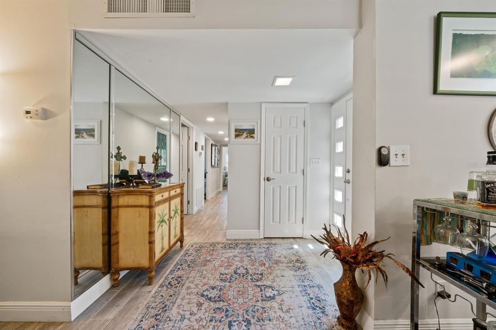 10713 DALTON AVENUE, TAMPA, FL — photo 5 of 30