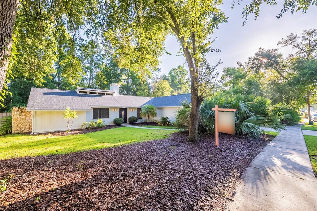 205 HICKORY DRIVE