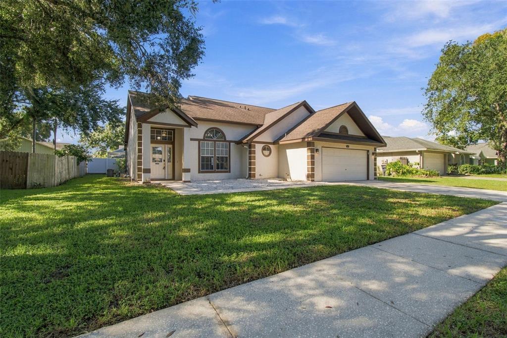 5822 BITTER ORANGE AVENUE, TAMPA, FL — photo 2 of 30