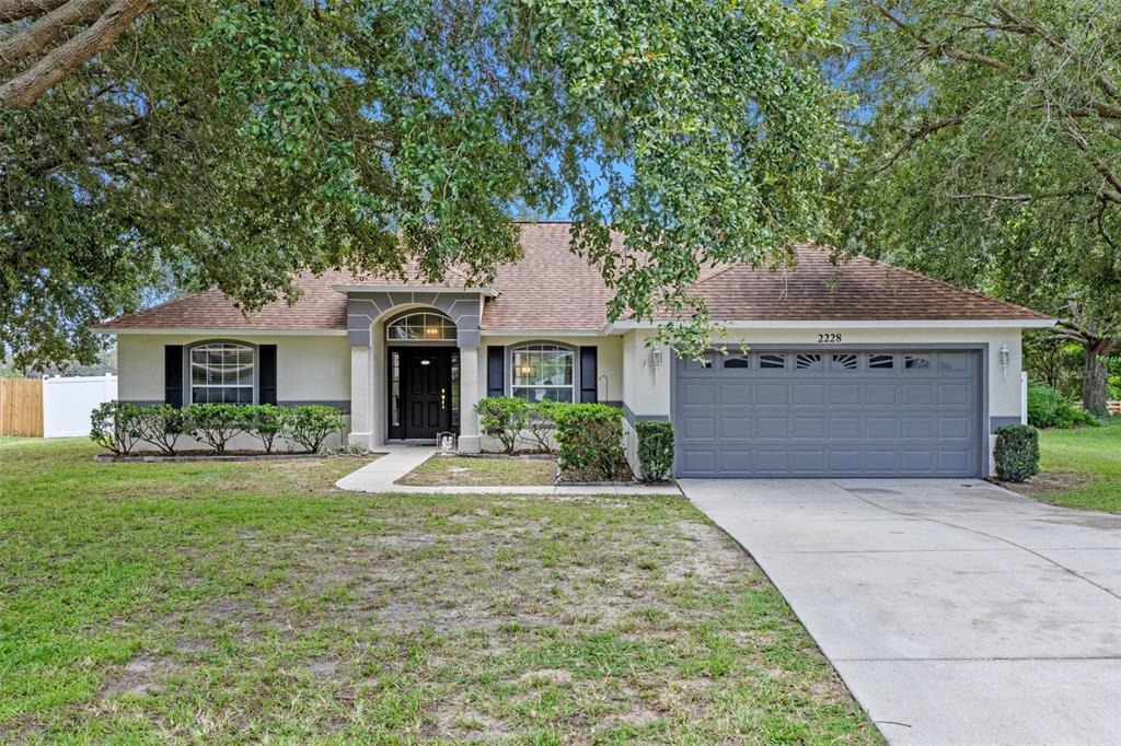 2228 LAKE POINTE CIRCLE