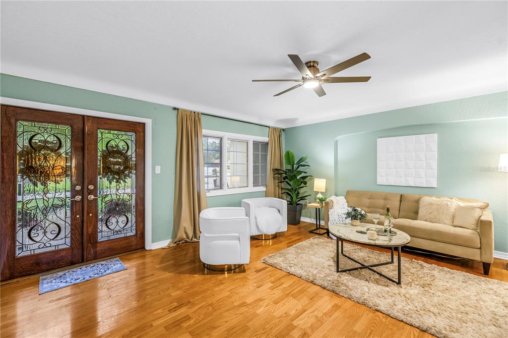 146 GIRALDA BOULEVARD NE, ST PETERSBURG, FL — photo 3 of 49