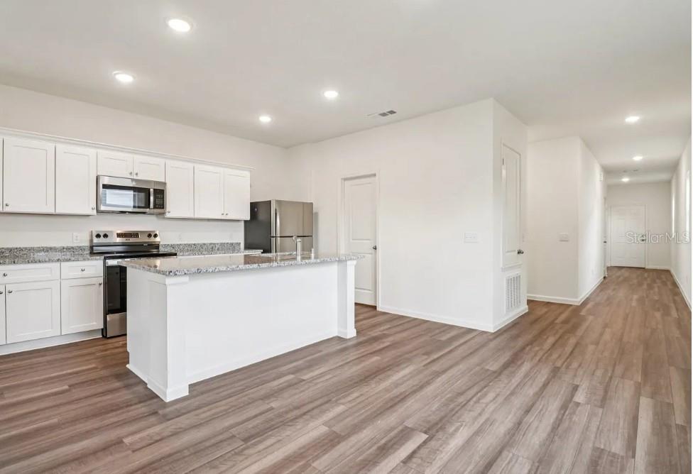 11207 ARNOLD LOOP, SAN ANTONIO, FL — photo 2 of 6
