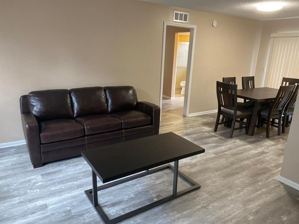 3914 KING DRIVE, BRANDON, FL — photo 2 of 10