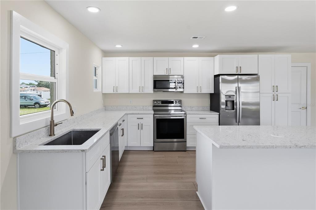 7507 MAKO DRIVE, HUDSON, FL — photo 4 of 39