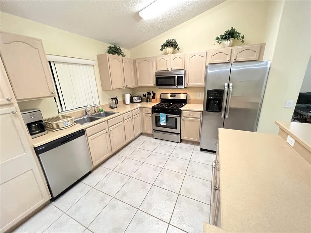 2581 ONEIDA LOOP, KISSIMMEE, FL — photo 5 of 33