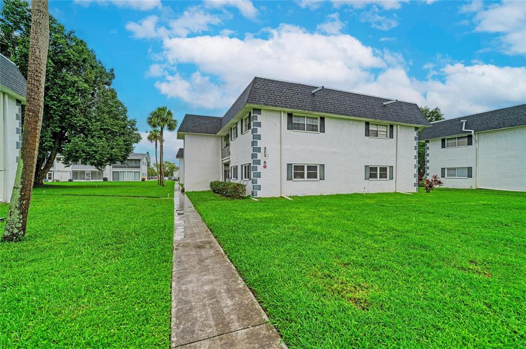 303 47TH AVENUE DRIVE W UNIT 157, BRADENTON, FL — photo 2 of 30