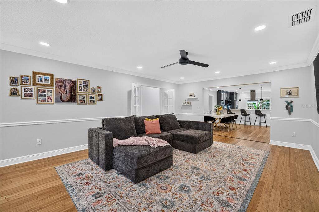 A kitchen with dark cabinets, a white breakfast bar, and wood flooring — 2028 ILLINOIS STREET, ORLANDO, FL