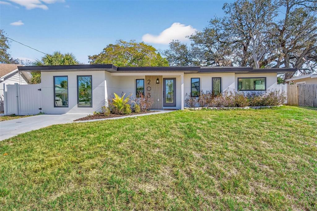 203 DRIFTWOOD DRIVE W