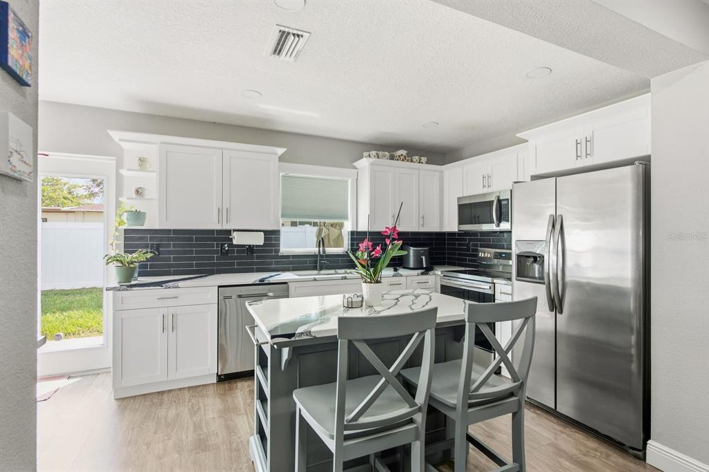 3926 W CASS STREET, TAMPA, FL — photo 4 of 30