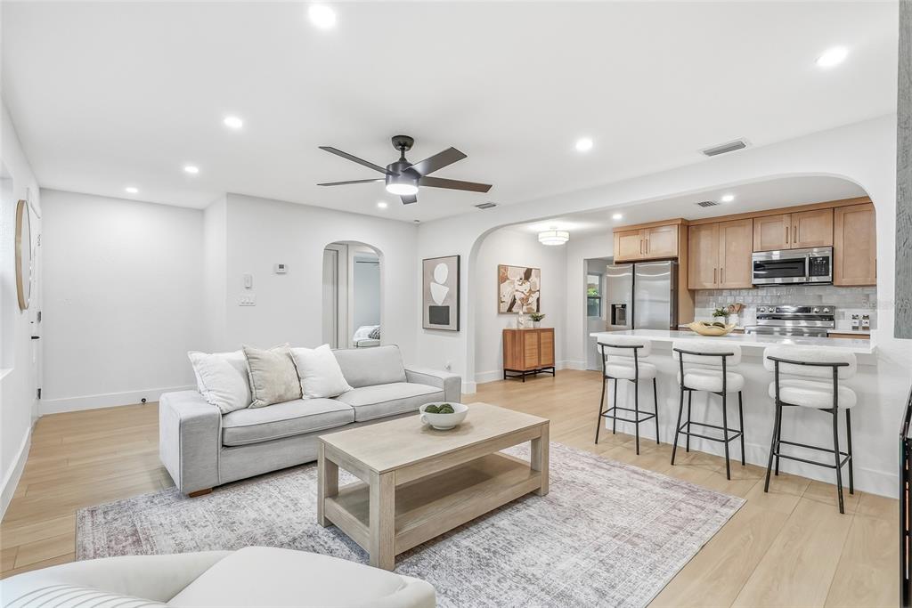4750 EMERSON AVENUE S, ST PETERSBURG, FL — photo 4 of 37