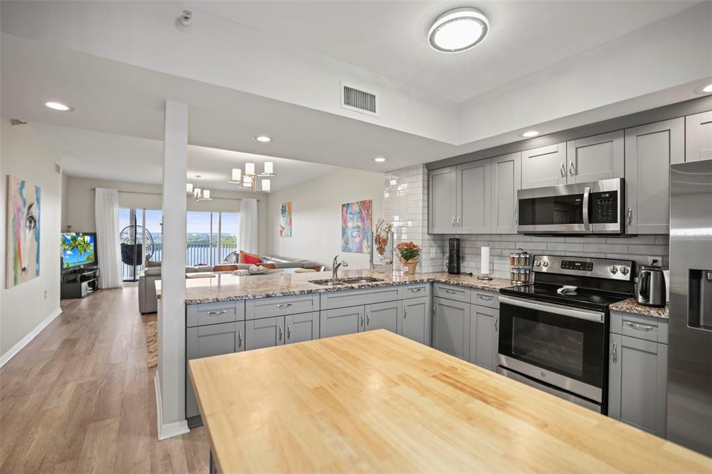 6495 SHORELINE DRIVE UNIT 8502, ST PETERSBURG, FL — photo 5 of 30