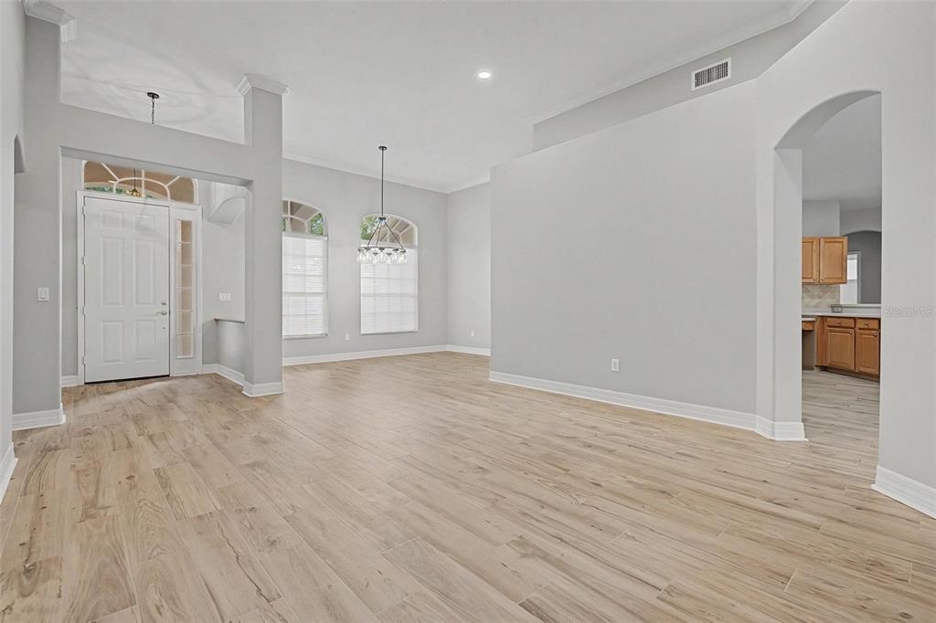 19205 AUTUMN WOODS AVENUE, TAMPA, FL — photo 5 of 30