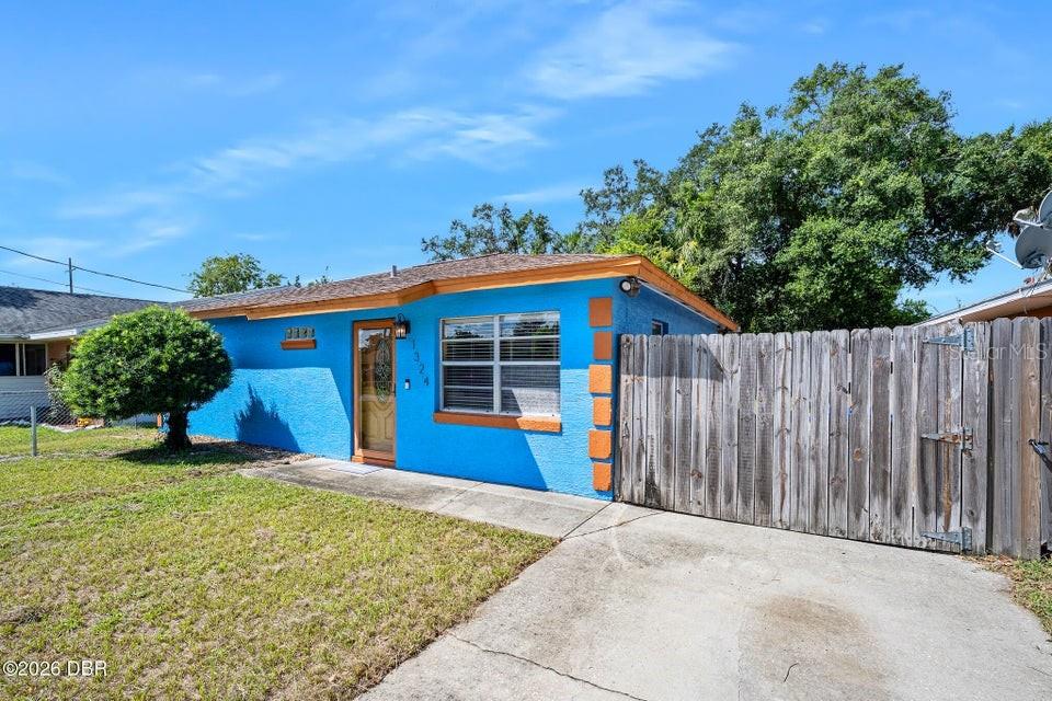 1324 GRANADA AVENUE, DAYTONA BEACH, FL — photo 2 of 30