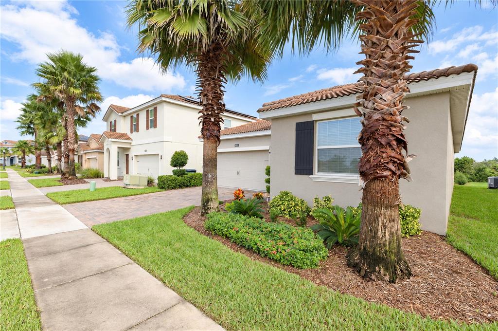 1047 OAK BLUFF DRIVE, DAVENPORT, FL — photo 2 of 37