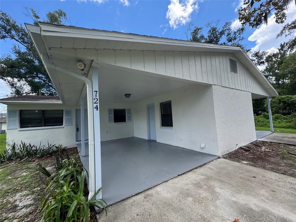 724 W ALAMO DRIVE, LAKELAND, FL — photo 2 of 17