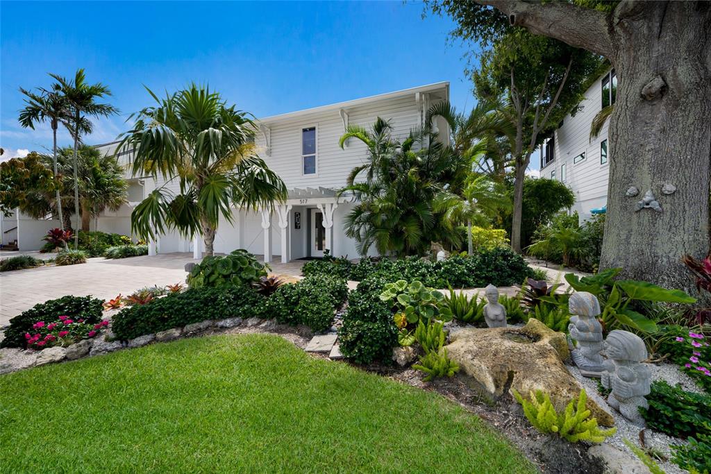 517 LOQUAT DRIVE