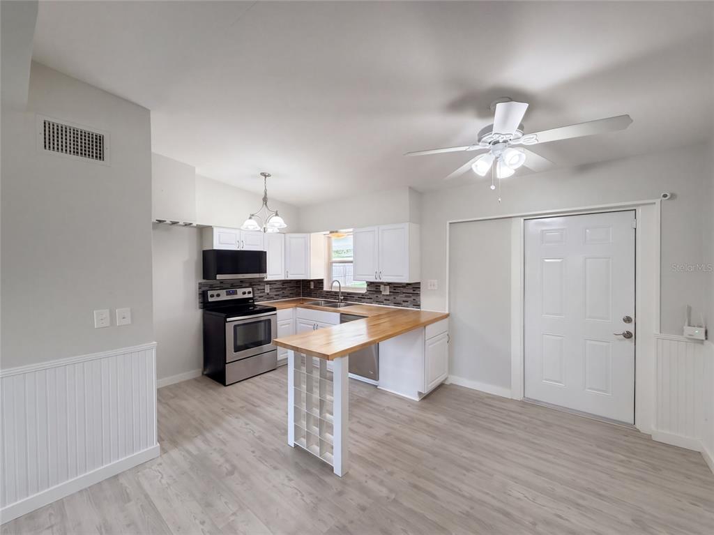 1371 JEFFORDS STREET, CLEARWATER, FL — photo 3 of 23