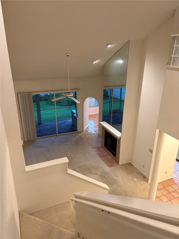 402 DATE PALM COURT NE, ST PETERSBURG, FL — photo 3 of 36