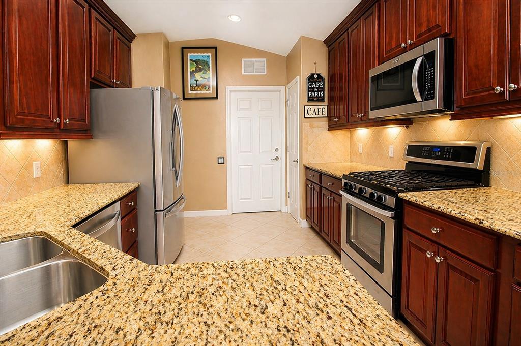 516 LAGO LOOP, DAVENPORT, FL — photo 3 of 51